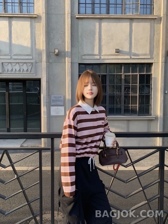 프라다 프라다 스트라이프 폴로 드로스트링 긴팔 티셔츠 상세 이미지