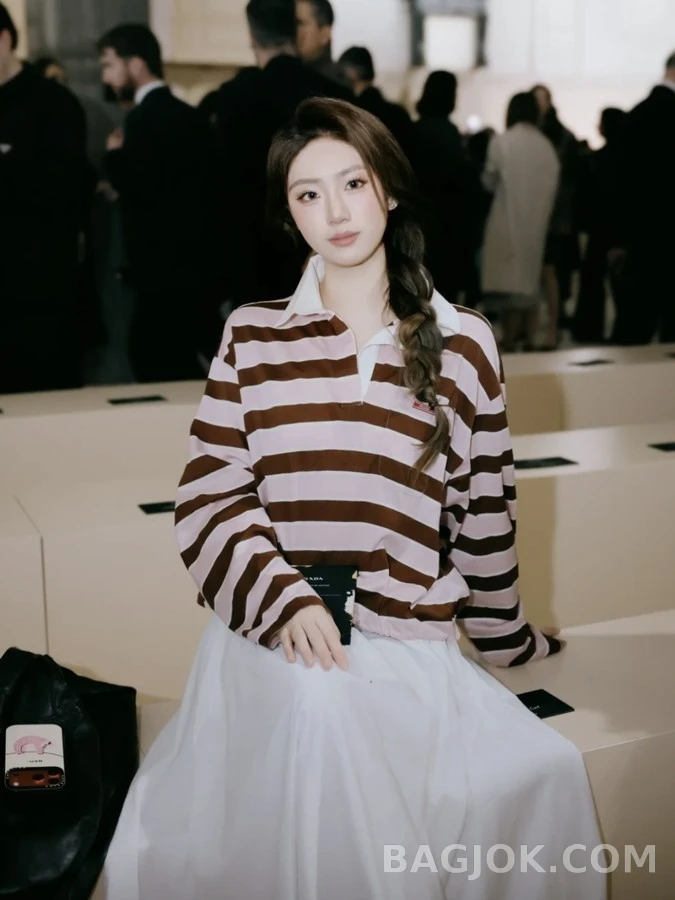 프라다 프라다 스트라이프 폴로 드로스트링 긴팔 티셔츠 상세 이미지