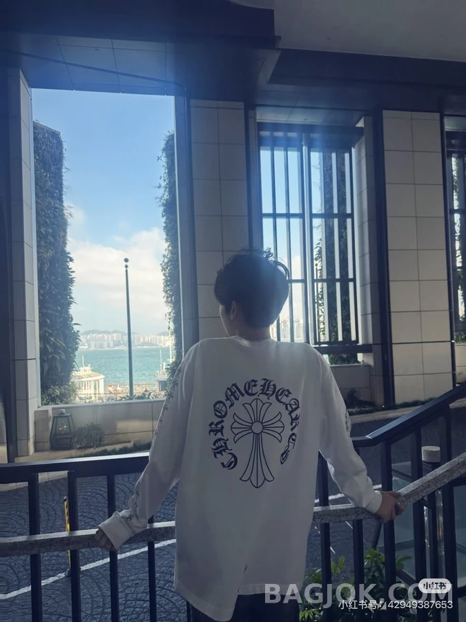 크롬하츠 크롬하츠 넥라인 스크립트 십자가 긴팔 티셔츠 상세 이미지