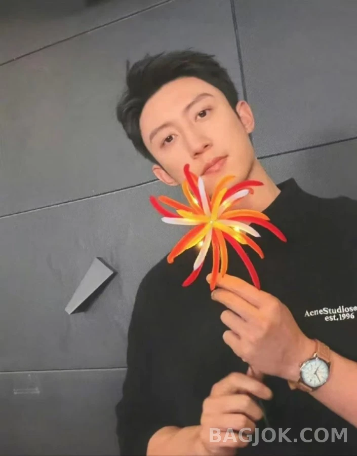 아크네 스튜디오 아크네 스튜디오 로고 자수 폴로 니트 상세 이미지