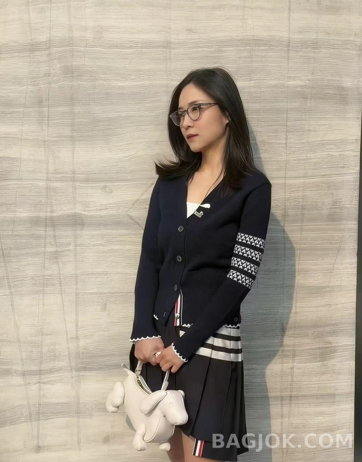 톰브라운 톰브라운 시그니처 스트라이프 가디건 상세 이미지
