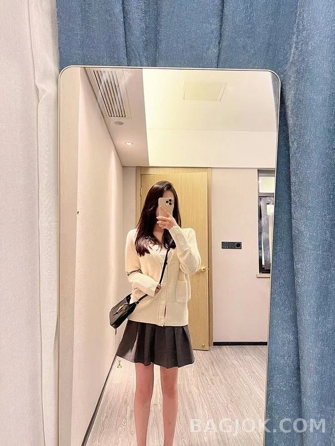 톰브라운 톰브라운 4바 스트라이프 니트 가디건 상세 이미지