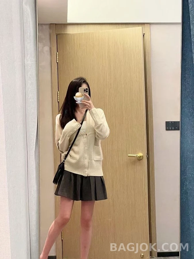 톰브라운 톰브라운 4바 스트라이프 니트 가디건 상세 이미지