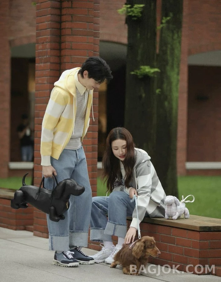 톰브라운 톰브라운 스트라이프 니트 후드 집업 상세 이미지