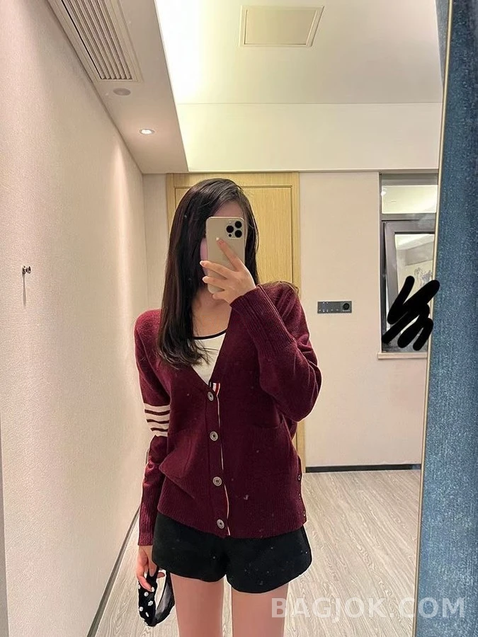 톰브라운 톰브라운 4바 스트라이프 브이넥 가디건 상세 이미지