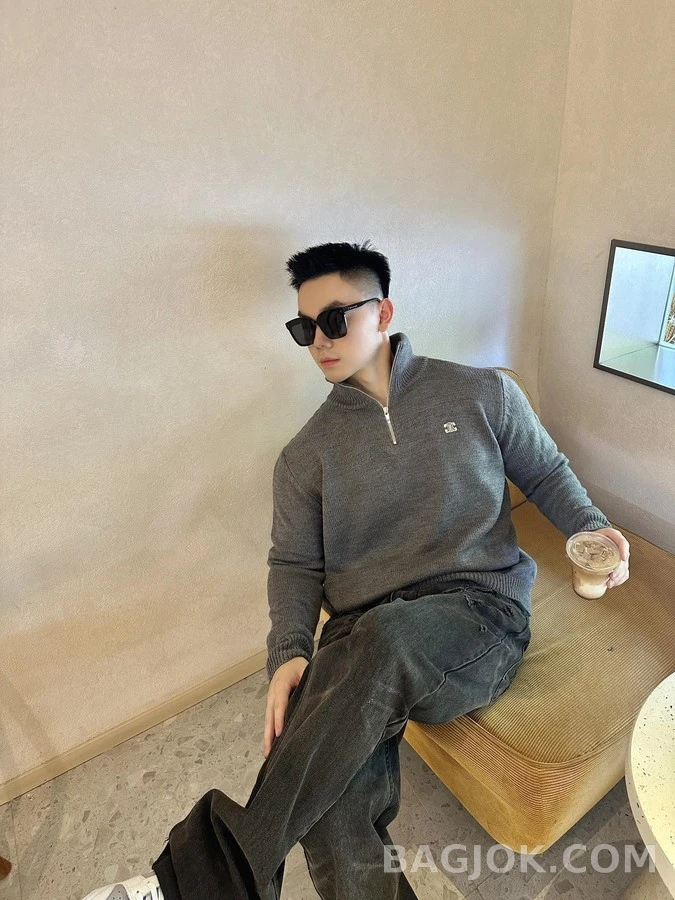 셀린느 셀린느 트리옹프 자수 반집업 니트 상세 이미지