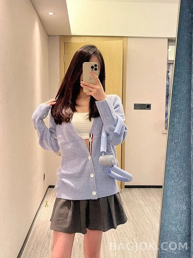 톰브라운 톰브라운 시그니처 스트라이프 가디건 상세 이미지