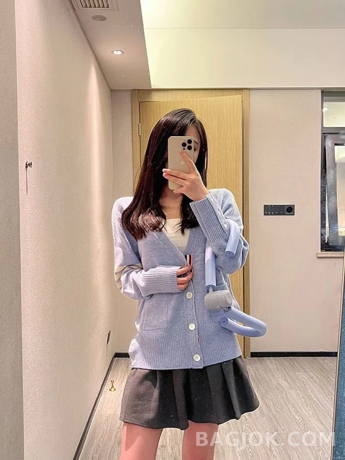톰브라운 톰브라운 시그니처 스트라이프 가디건 상세 이미지