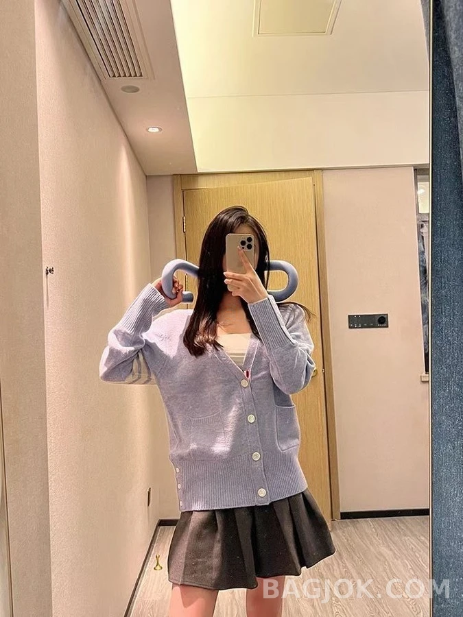 톰브라운 톰브라운 시그니처 스트라이프 가디건 상세 이미지