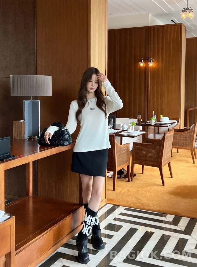 디올 디올 레터링 긴팔 티셔츠 상세 이미지