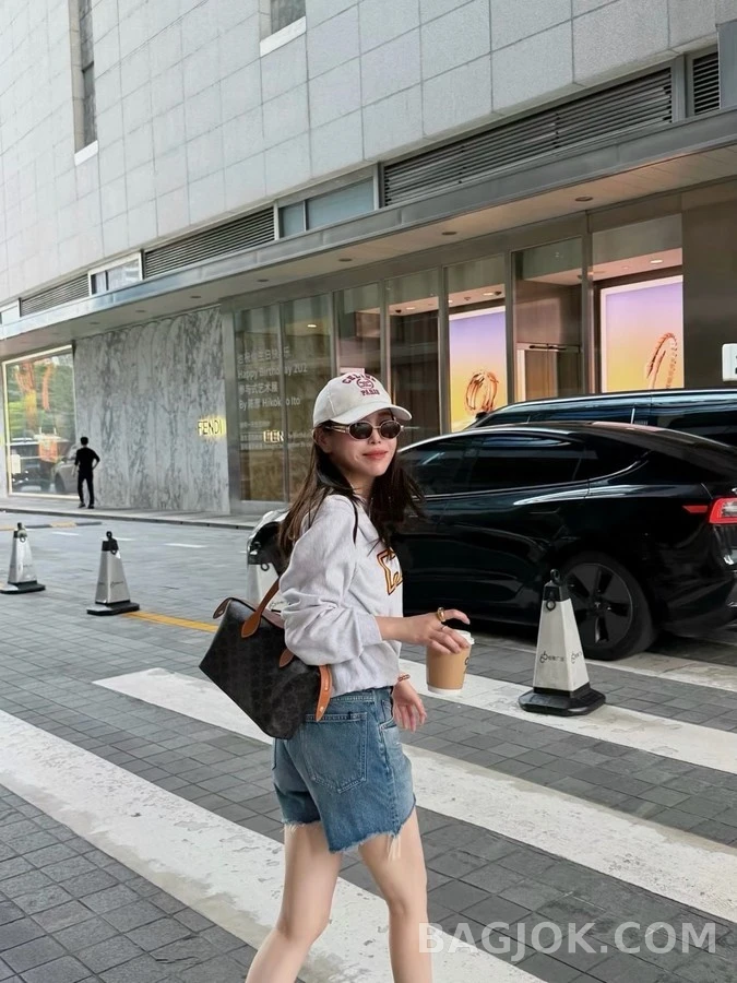 셀린느 셀린느 아치 레터링 맨투맨 상세 이미지
