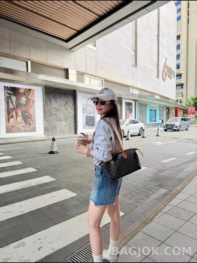 셀린느 셀린느 아치 레터링 맨투맨 상세 이미지
