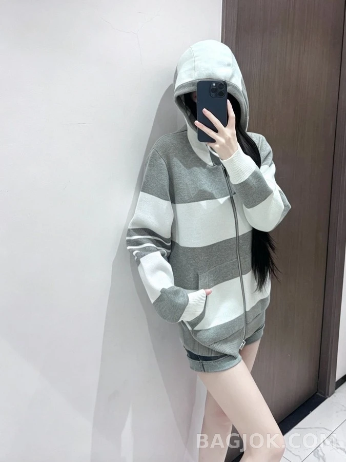 톰브라운 톰브라운 스트라이프 독 자수 후드 집업 상세 이미지