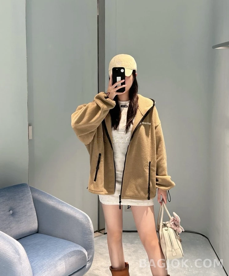 미우미우 미우미우 로고 플리스 후드 집업 상세 이미지