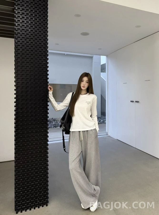 아크네 스튜디오 아크네 스튜디오 로고 프린트 긴팔 티셔츠 상세 이미지