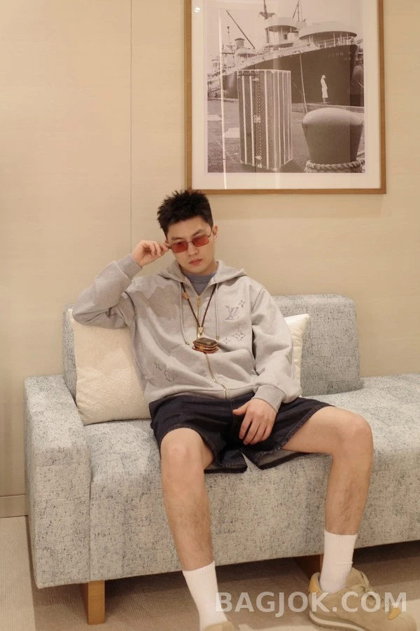 루이비통 루이비통 모노그램 자수 후드 집업 상세 이미지