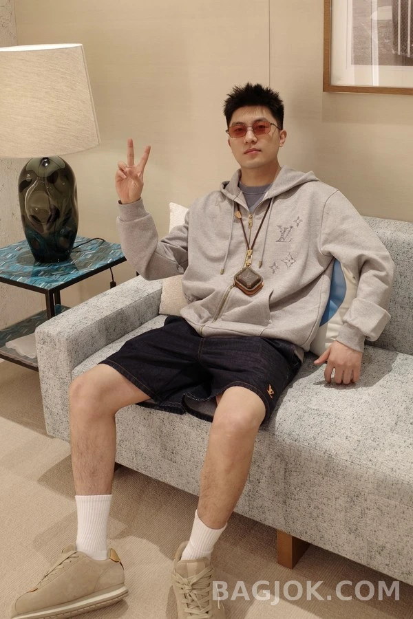 루이비통 루이비통 모노그램 자수 후드 집업 상세 이미지
