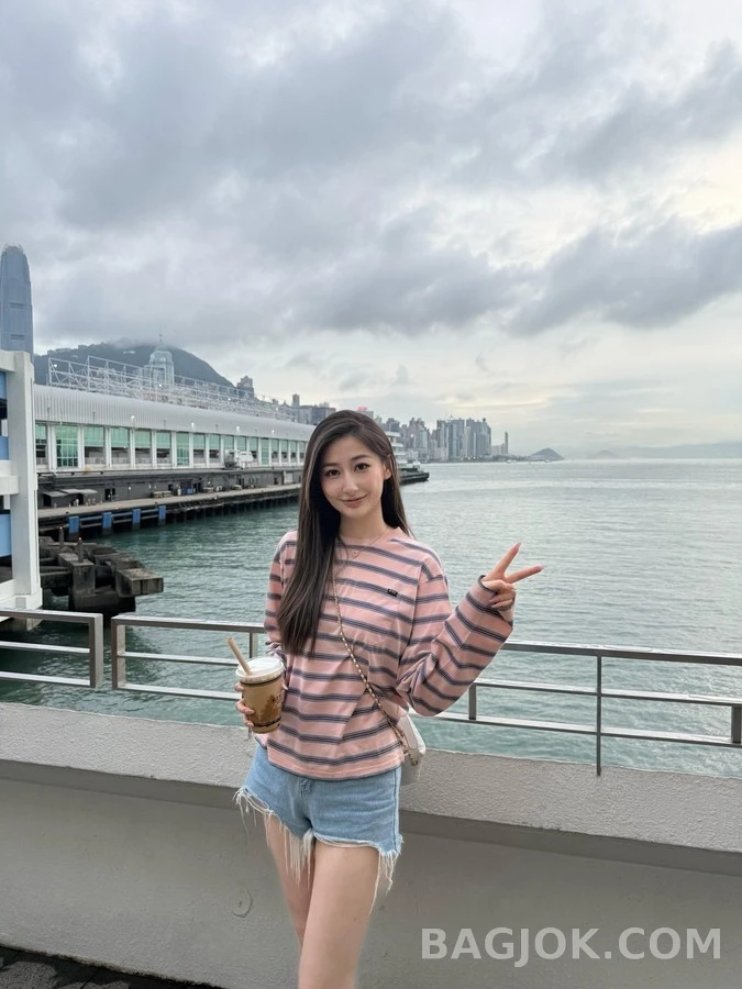 프라다 프라다 로고 스트라이프 긴팔 티셔츠 상세 이미지