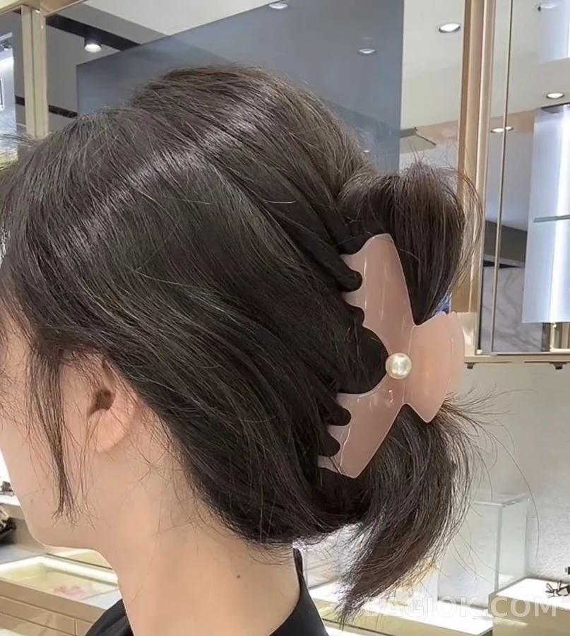 알렉산더 맥퀸 알렉산더 맥퀸 진주 헤어 클립 상세 이미지