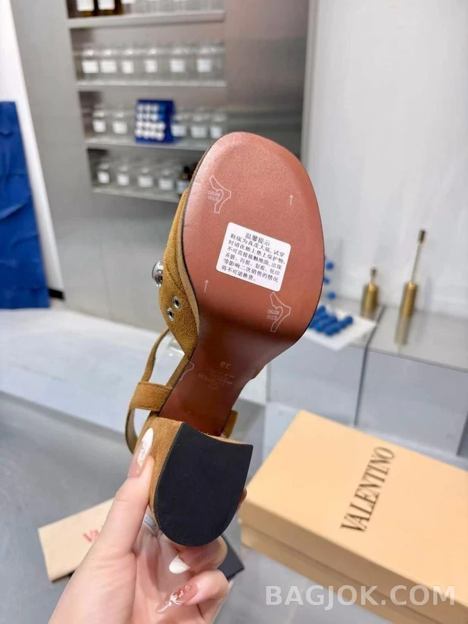 발렌티노 발렌티노 스터드 스웨이드 플랫폼 샌들 상세 이미지