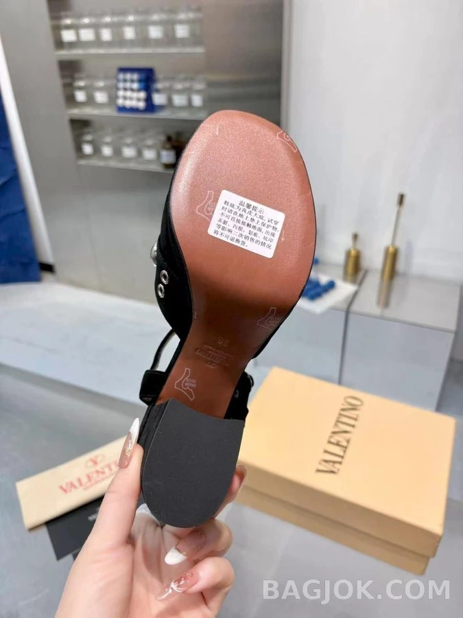 발렌티노 발렌티노 메탈 스터드 플랫폼 샌들 상세 이미지