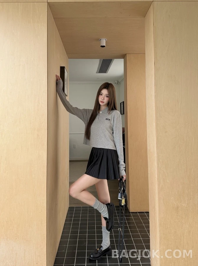 미우미우 미우미우 로고 크롭 폴로 긴팔 티셔츠 상세 이미지