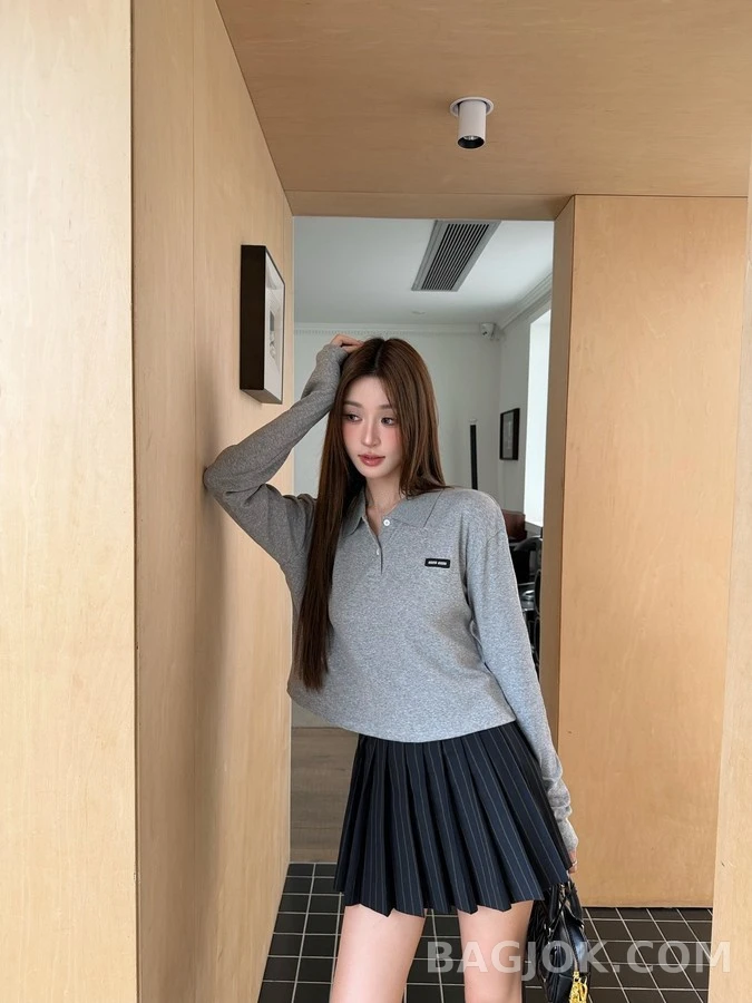 미우미우 미우미우 로고 크롭 폴로 긴팔 티셔츠 상세 이미지