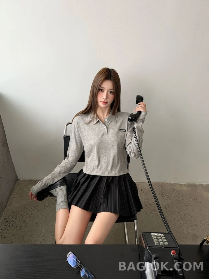 미우미우 미우미우 로고 크롭 폴로 긴팔 티셔츠 상세 이미지