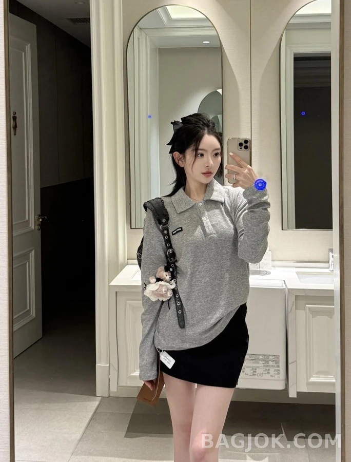 미우미우 미우미우 로고 크롭 폴로 긴팔 티셔츠 상세 이미지