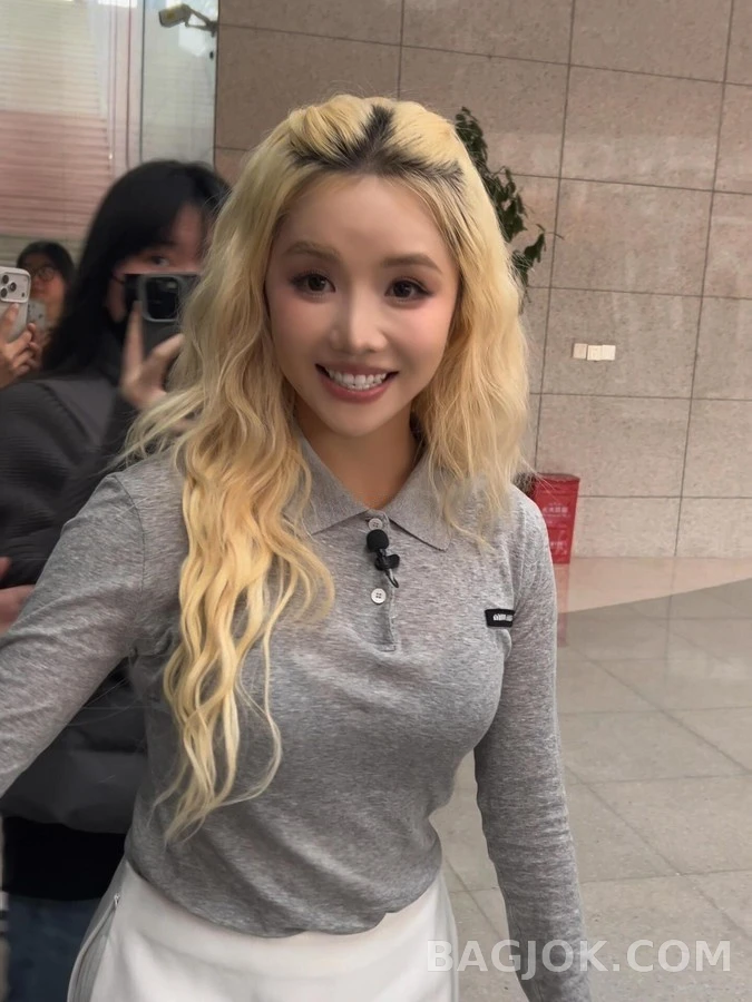 미우미우 미우미우 로고 크롭 폴로 긴팔 티셔츠 상세 이미지