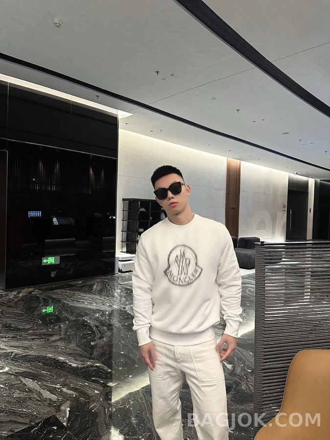 몽클레어 몽클레어 중첩 로고 맨투맨 상세 이미지