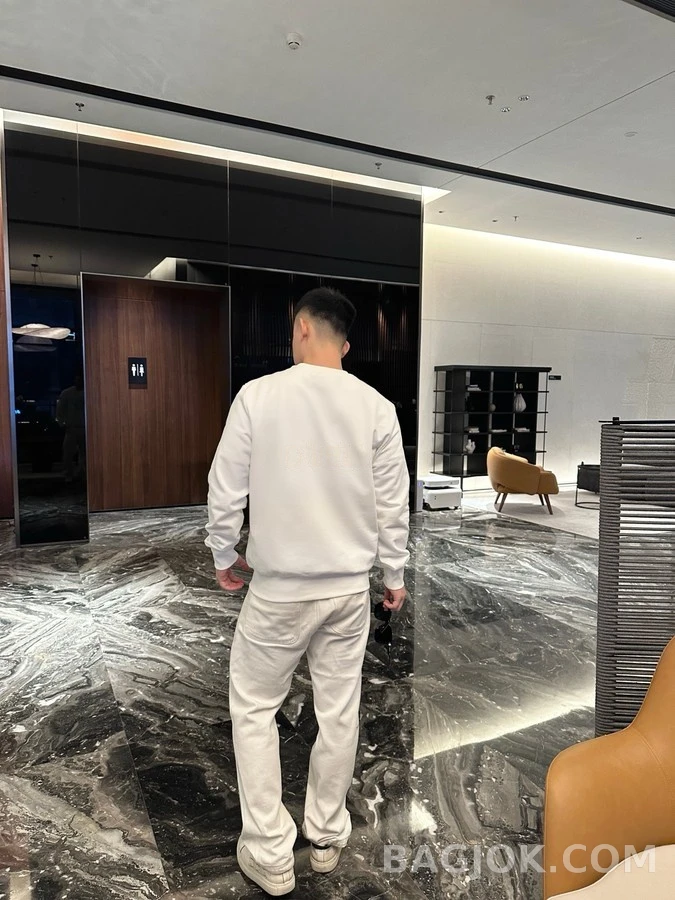 몽클레어 몽클레어 중첩 로고 맨투맨 상세 이미지