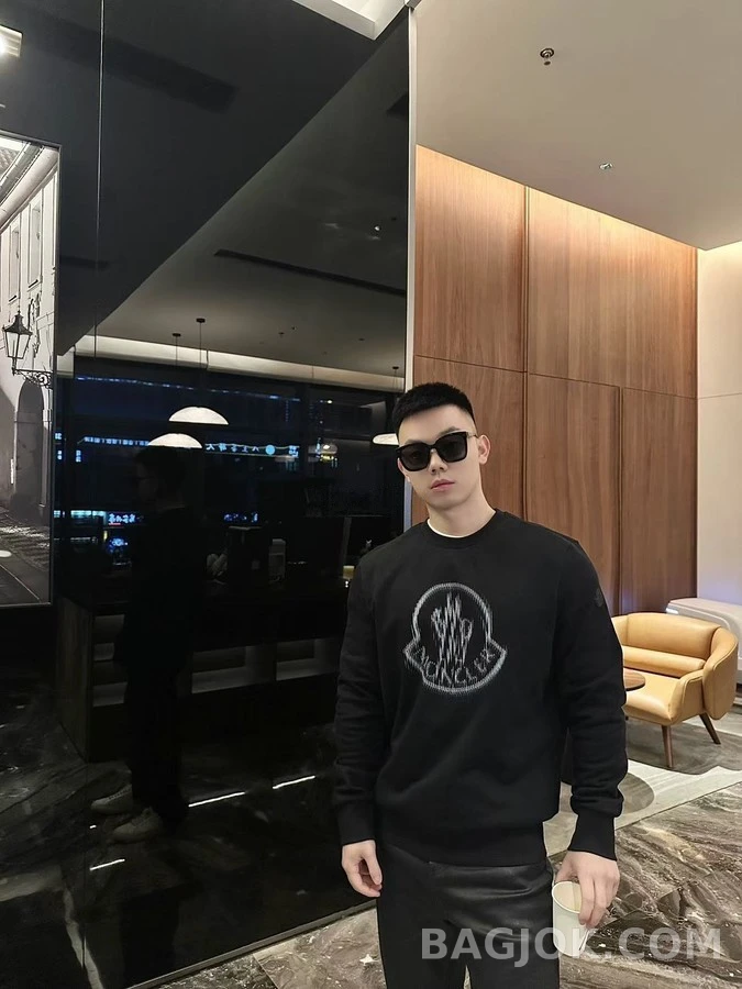 몽클레어 몽클레어 중첩 로고 맨투맨 상세 이미지