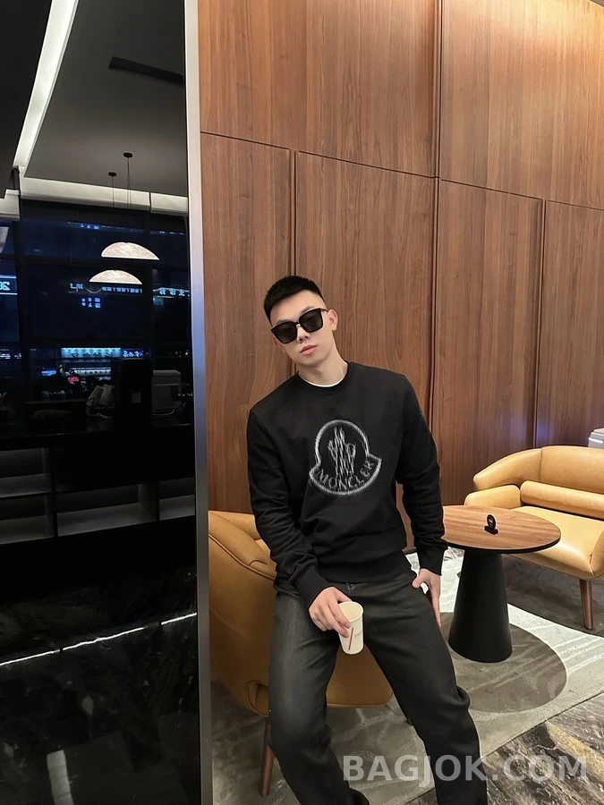 몽클레어 몽클레어 중첩 로고 맨투맨 상세 이미지