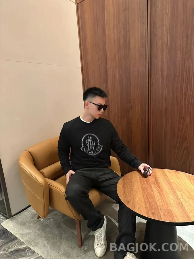 몽클레어 몽클레어 중첩 로고 맨투맨 상세 이미지