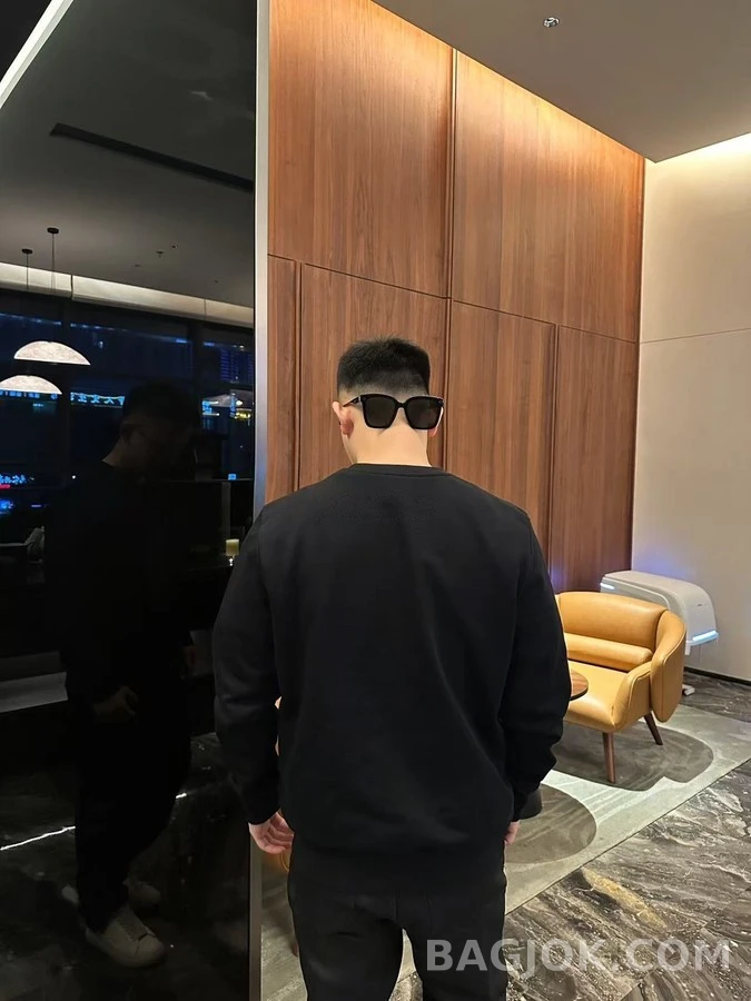 몽클레어 몽클레어 중첩 로고 맨투맨 상세 이미지