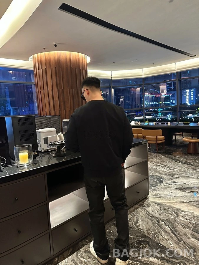 몽클레어 몽클레어 중첩 로고 맨투맨 상세 이미지