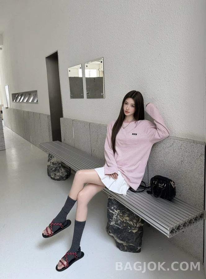 미우미우 미우미우 로고 스트라이프 긴팔 티셔츠 상세 이미지