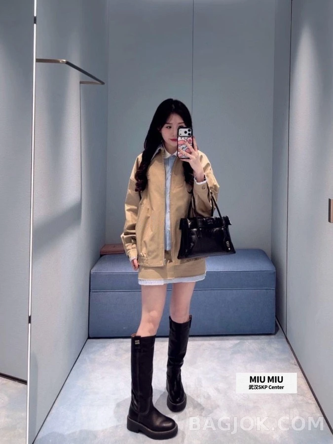 미우미우 미우미우 로고 스트라이프 카라 셔츠 상세 이미지