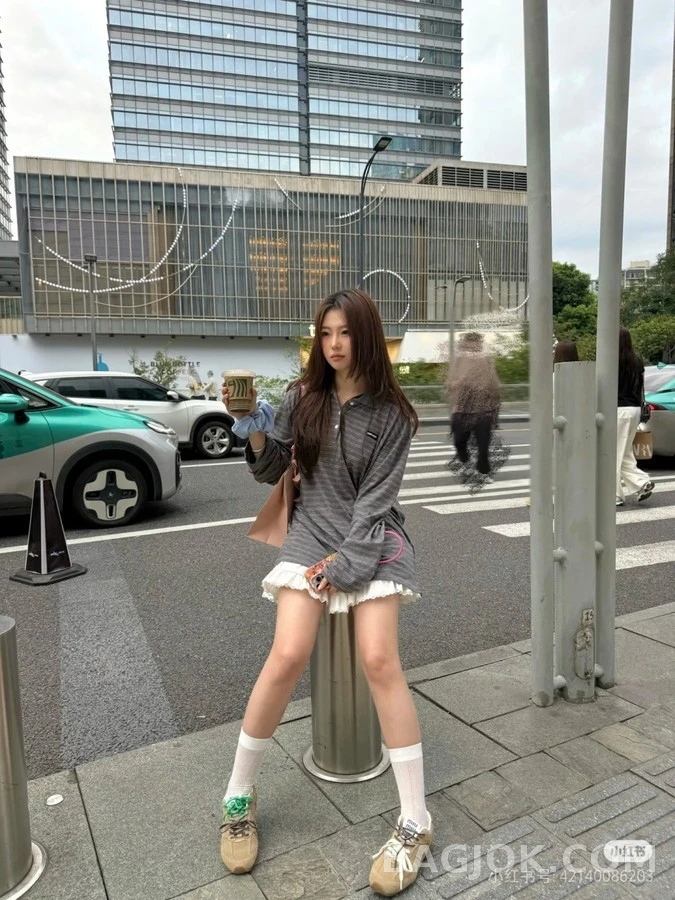 미우미우 미우미우 스트라이프 카라 긴팔 티셔츠 상세 이미지