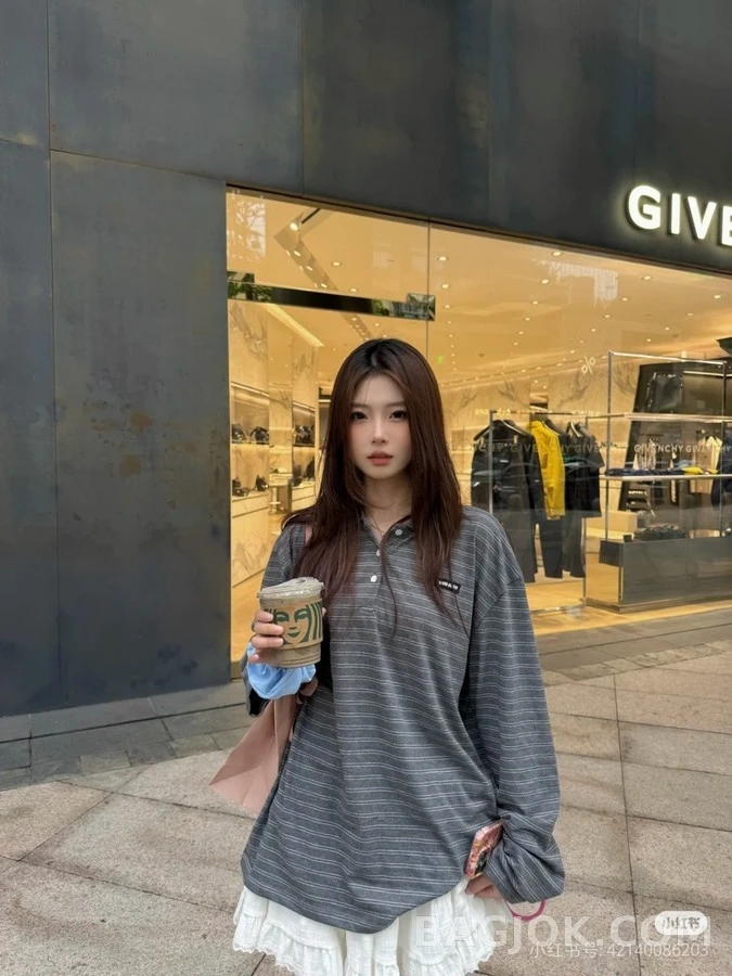 미우미우 미우미우 스트라이프 카라 긴팔 티셔츠 상세 이미지