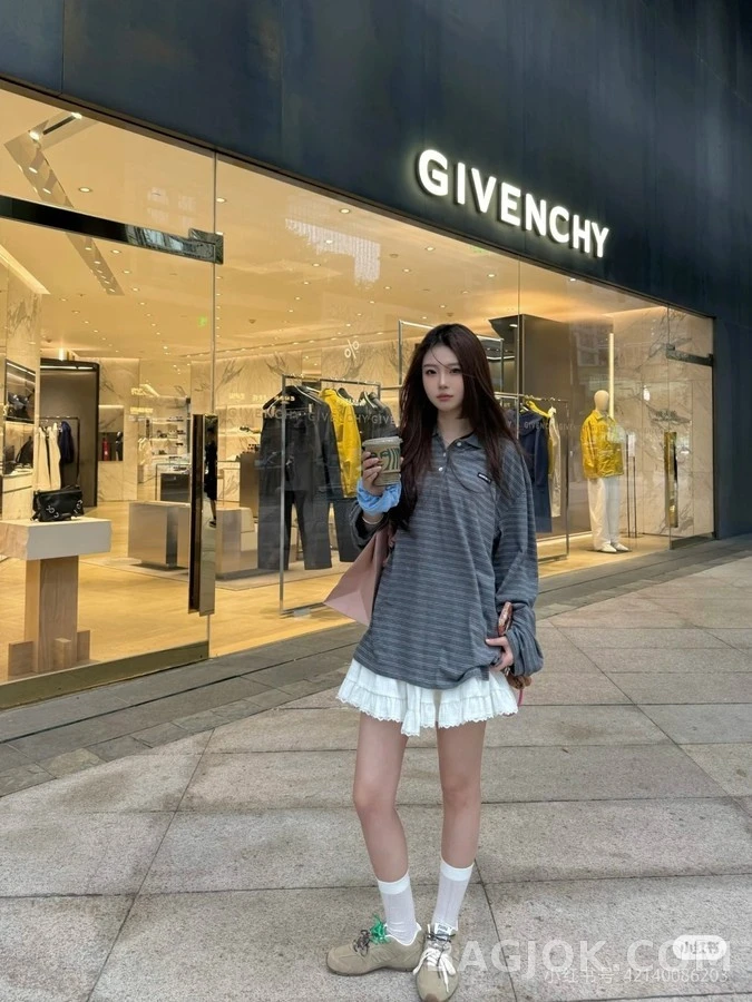 미우미우 미우미우 스트라이프 카라 긴팔 티셔츠 상세 이미지