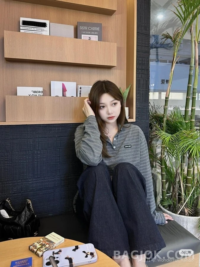 미우미우 미우미우 스트라이프 카라 긴팔 티셔츠 상세 이미지