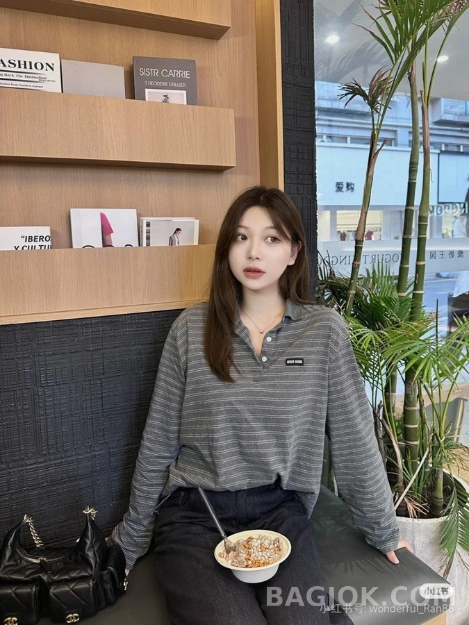 미우미우 미우미우 스트라이프 카라 긴팔 티셔츠 상세 이미지