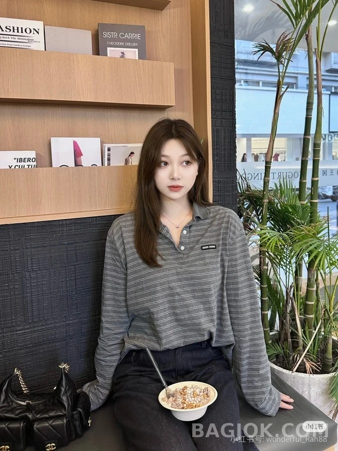 미우미우 미우미우 스트라이프 카라 긴팔 티셔츠 상세 이미지