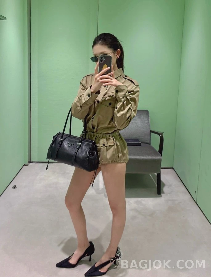프라다 프라다 견장 포켓 셔츠 상세 이미지