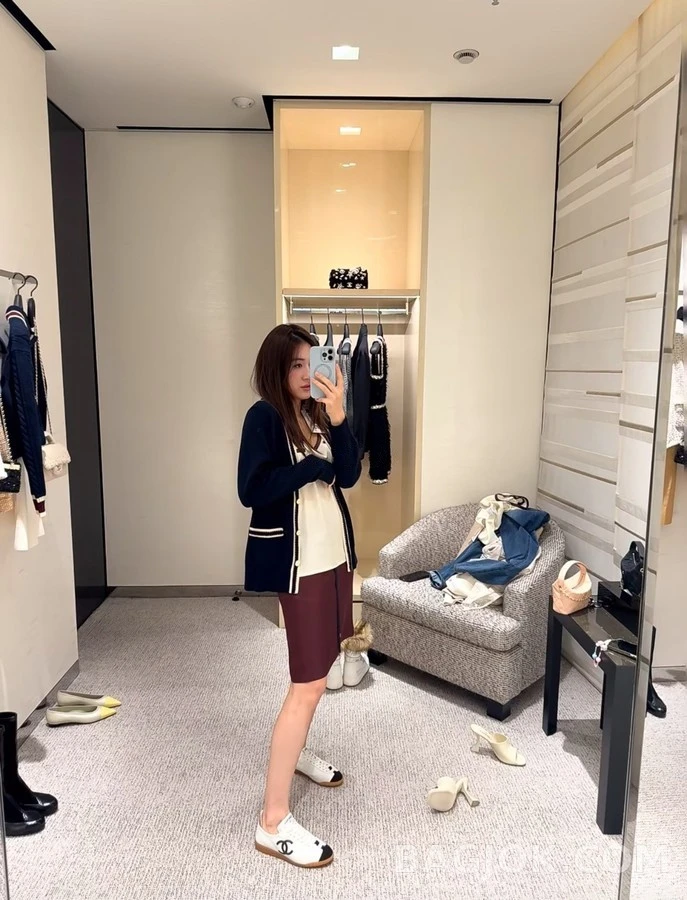 샤넬 샤넬 배색 스트라이프 V넥 가디건 상세 이미지