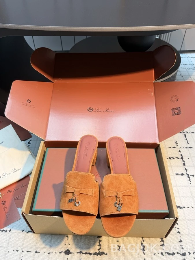 로로피아나 로로피아나 스웨이드 블록힐 샌들 상세 이미지