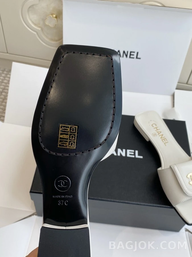 샤넬 샤넬 더블 C 턴락 플랫 샌들 상세 이미지