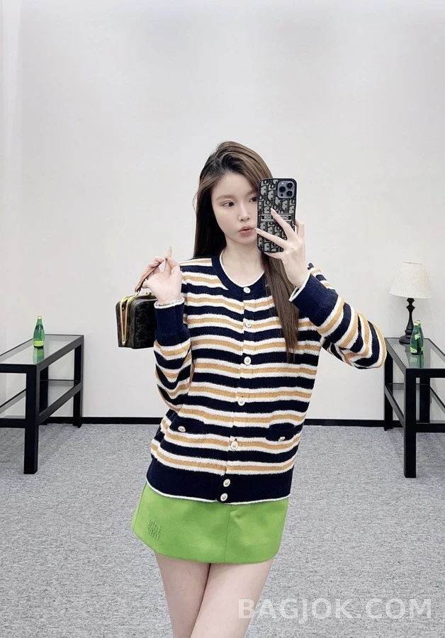 샤넬 샤넬 라운드넥 스트라이프 가디건 상세 이미지